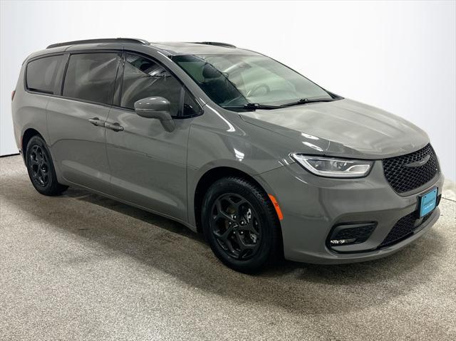 used 2021 Chrysler Pacifica Hybrid car, priced at $25,997