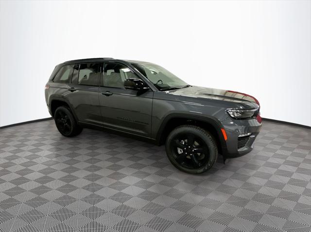 new 2025 Jeep Grand Cherokee car, priced at $50,305