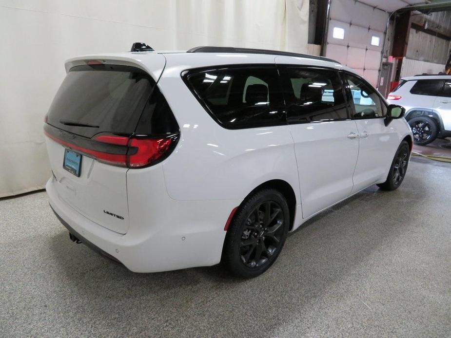 new 2024 Chrysler Pacifica car, priced at $55,662
