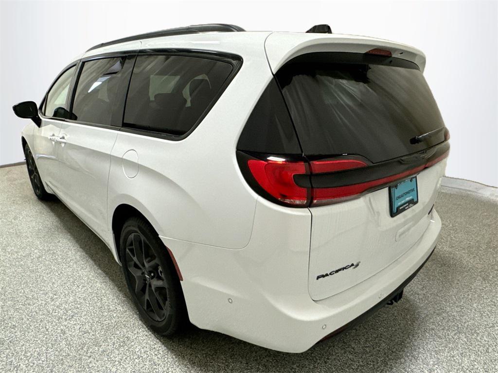 new 2024 Chrysler Pacifica car, priced at $48,102