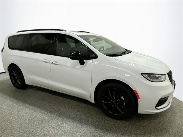 new 2024 Chrysler Pacifica car, priced at $52,149