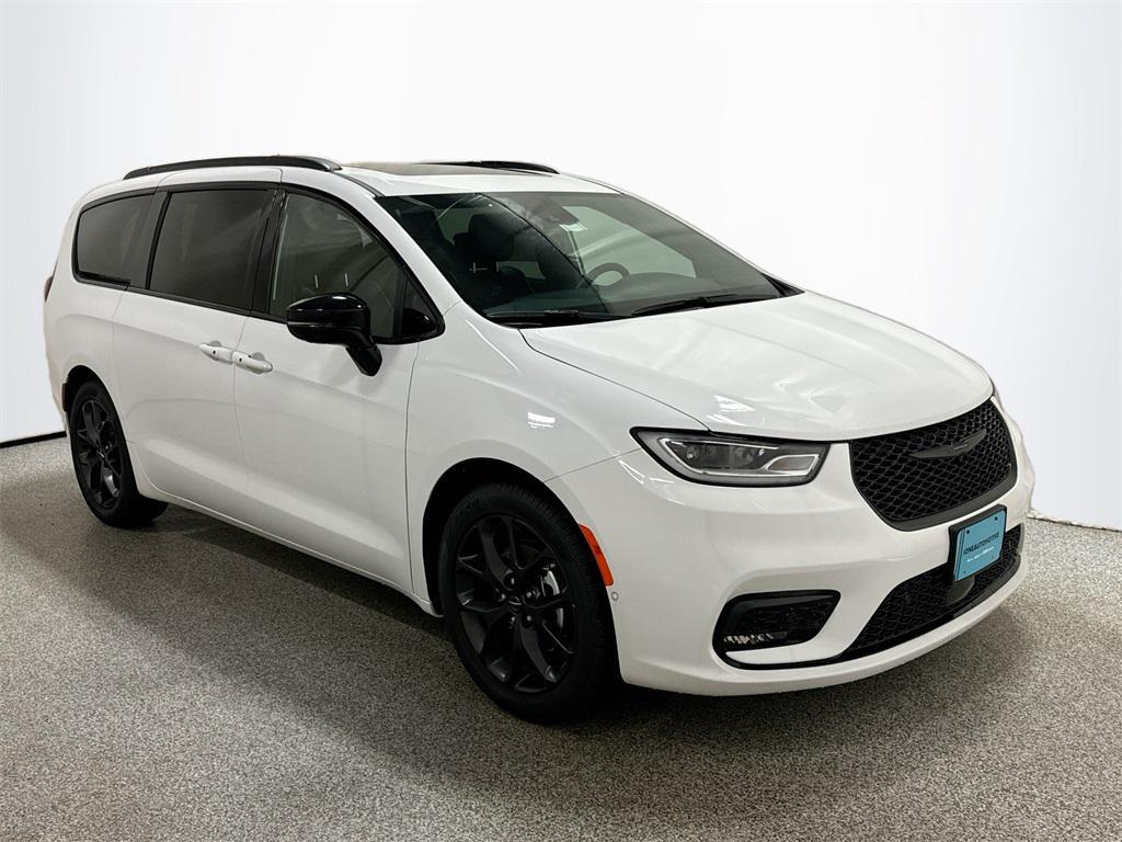 new 2024 Chrysler Pacifica car, priced at $48,102