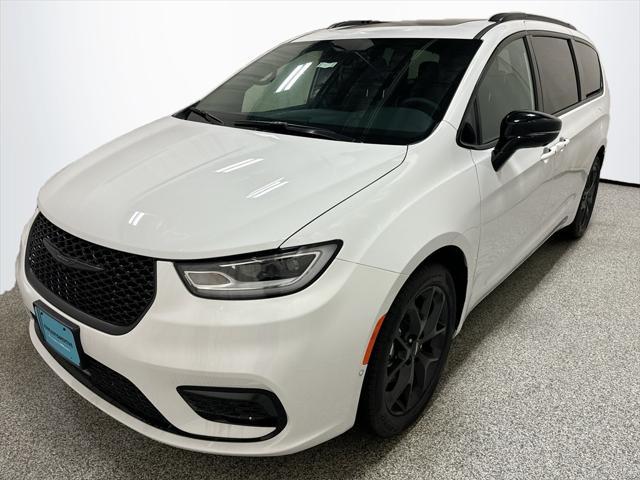 new 2024 Chrysler Pacifica car, priced at $52,149