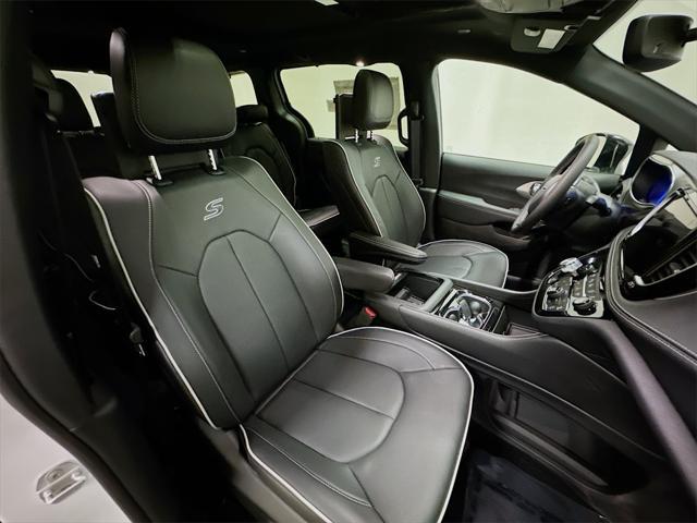 new 2024 Chrysler Pacifica car, priced at $52,149