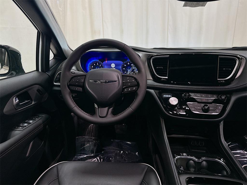 new 2024 Chrysler Pacifica car, priced at $48,102