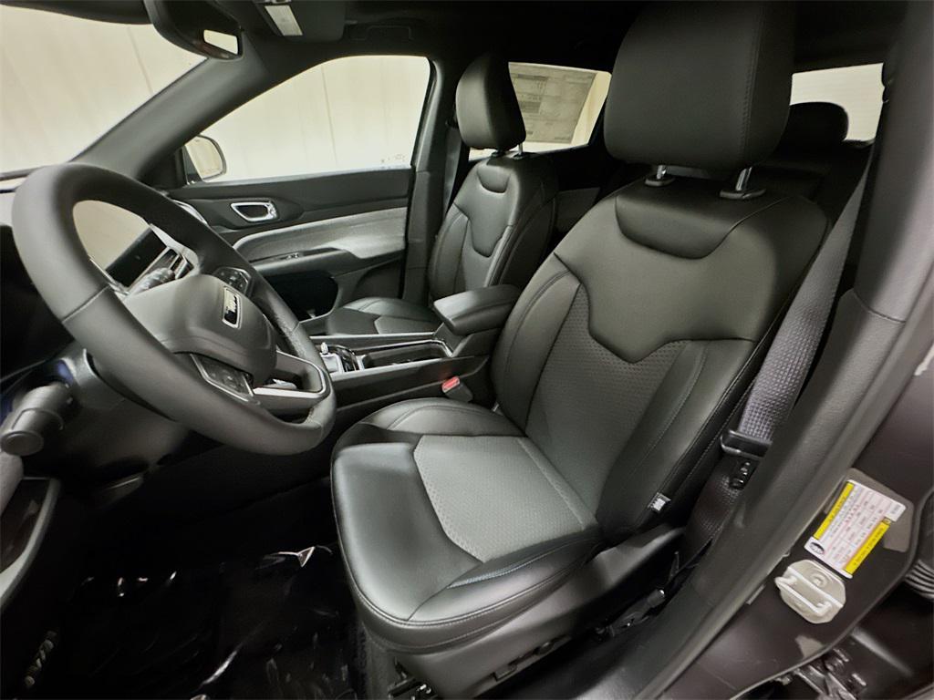 new 2024 Jeep Compass car, priced at $39,130