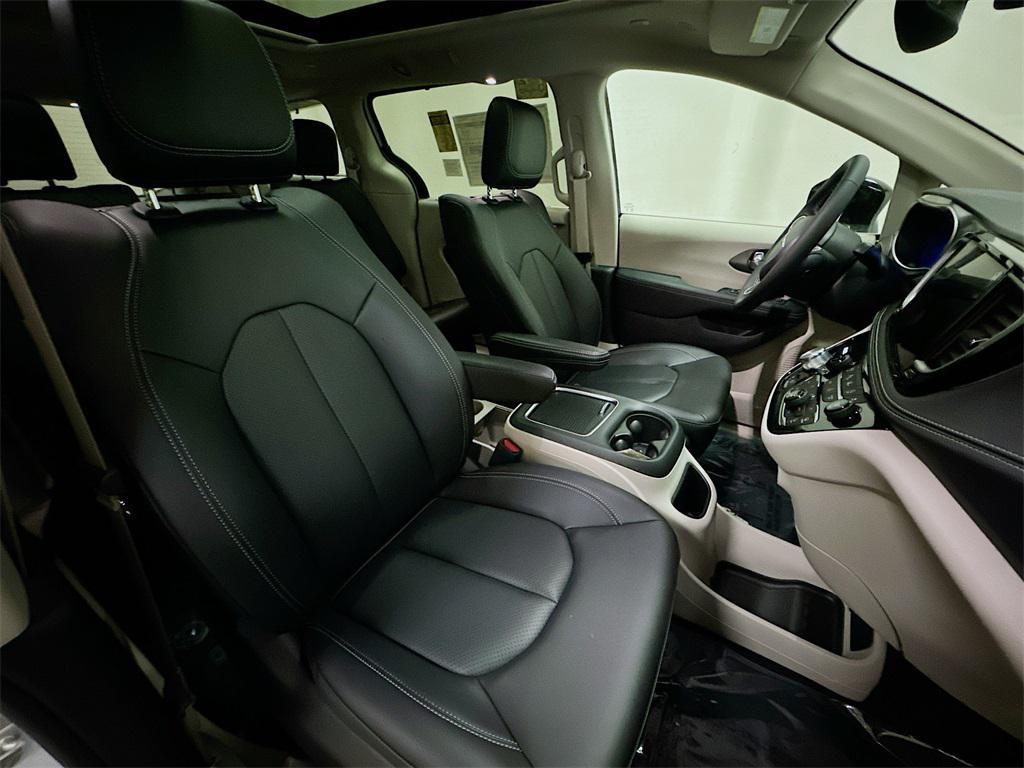 new 2024 Chrysler Pacifica car, priced at $43,539