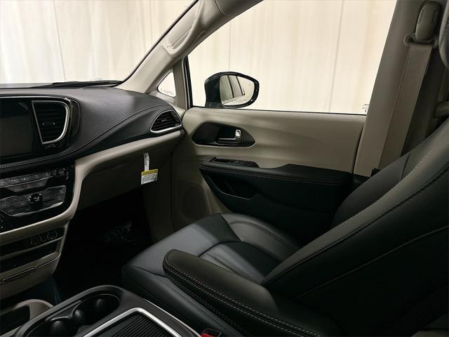 new 2024 Chrysler Pacifica car, priced at $45,786