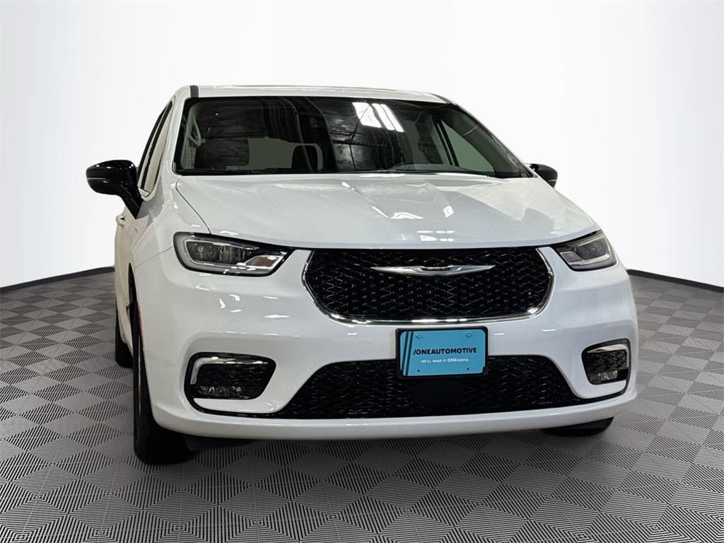 new 2024 Chrysler Pacifica car, priced at $43,539