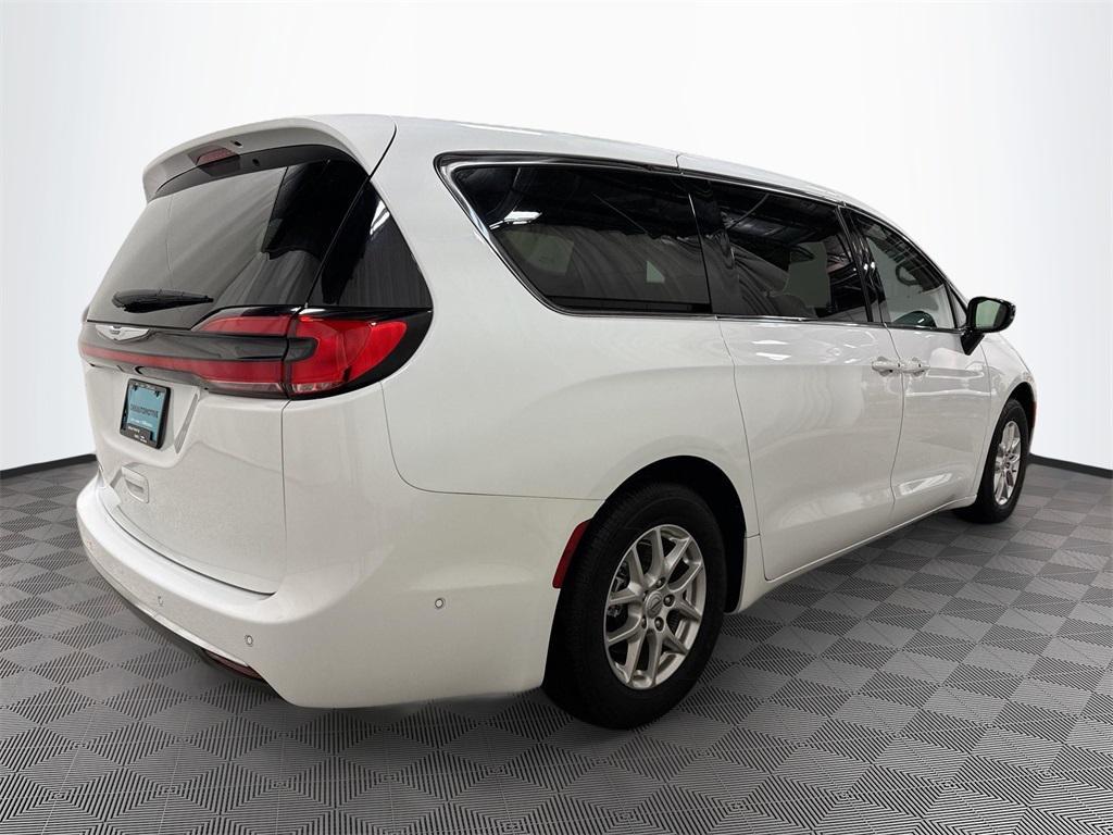 new 2024 Chrysler Pacifica car, priced at $43,539