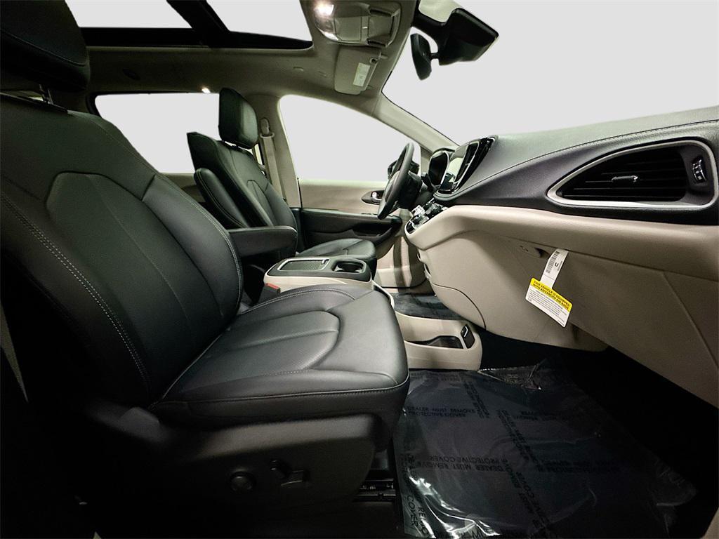 new 2024 Chrysler Pacifica car, priced at $43,539