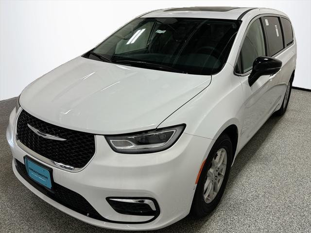 new 2024 Chrysler Pacifica car, priced at $45,786
