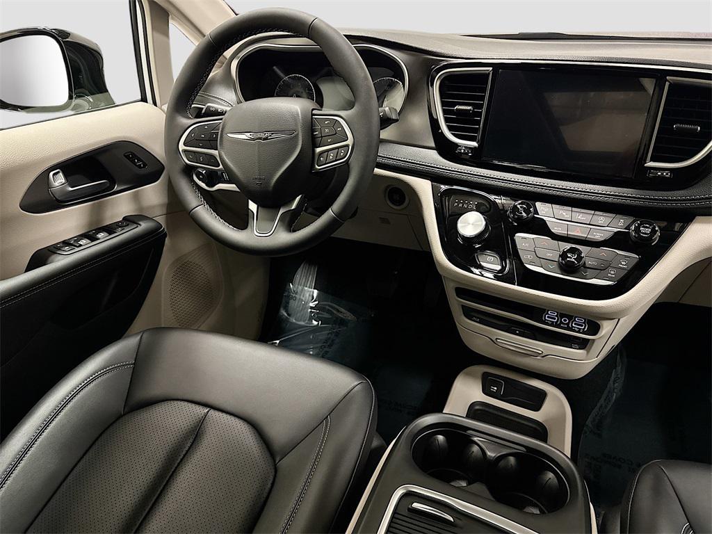 new 2024 Chrysler Pacifica car, priced at $43,539