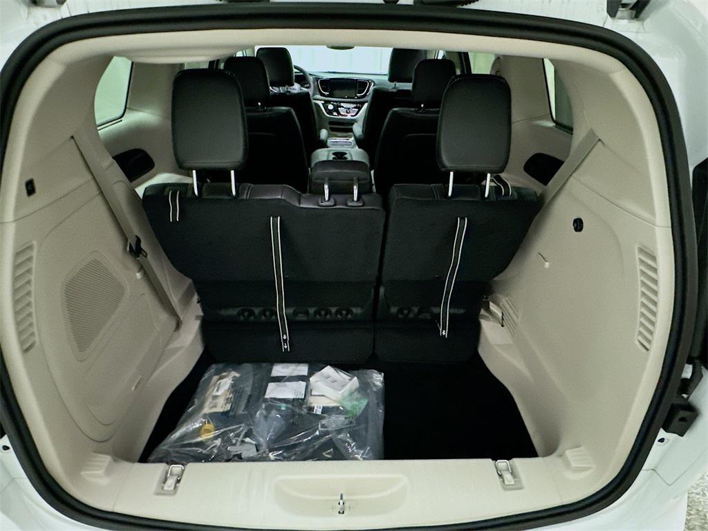 new 2024 Chrysler Pacifica car, priced at $43,539