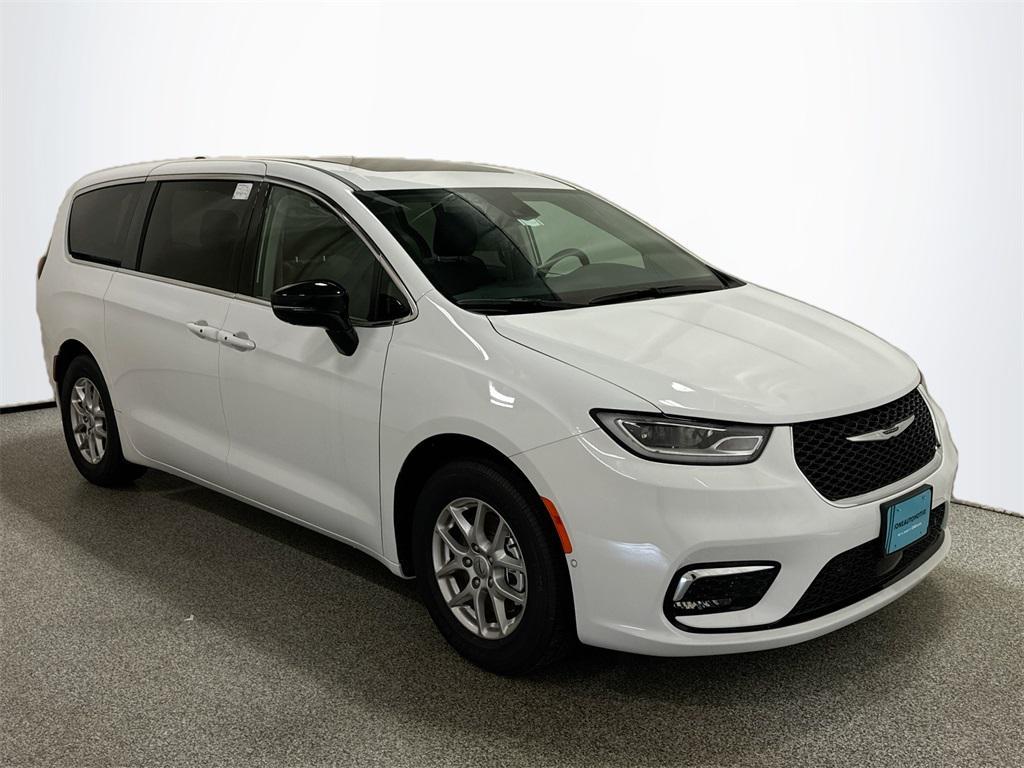 new 2024 Chrysler Pacifica car, priced at $43,539