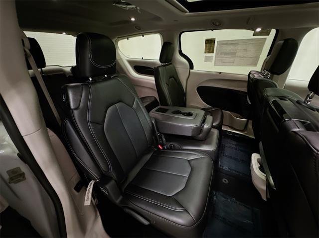 new 2024 Chrysler Pacifica car, priced at $43,555