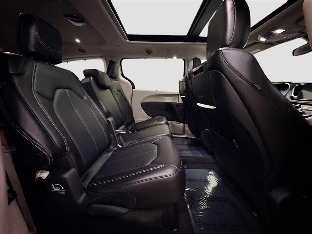 new 2024 Chrysler Pacifica car, priced at $43,539