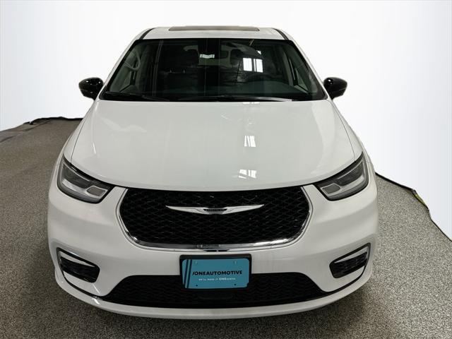 new 2024 Chrysler Pacifica car, priced at $45,786