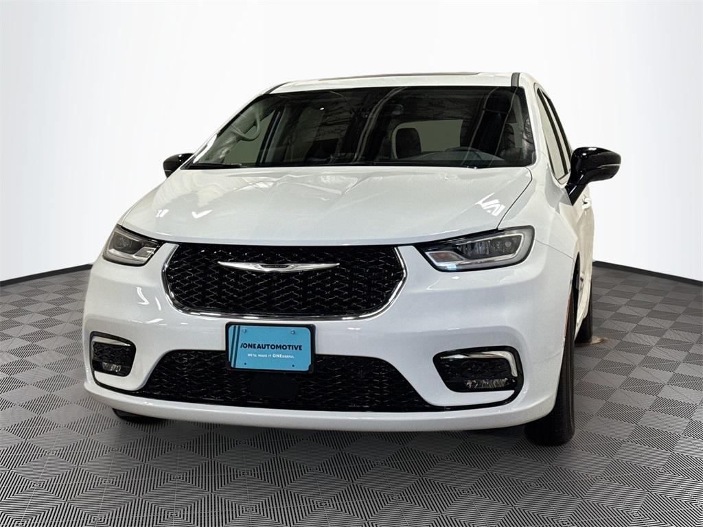 new 2024 Chrysler Pacifica car, priced at $43,539