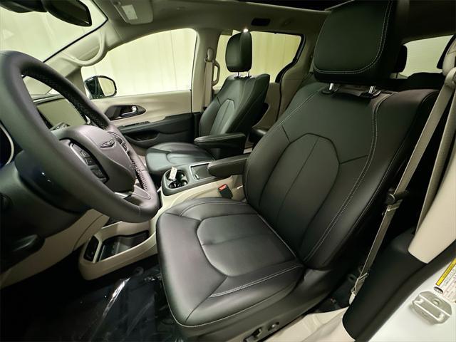 new 2024 Chrysler Pacifica car, priced at $45,786