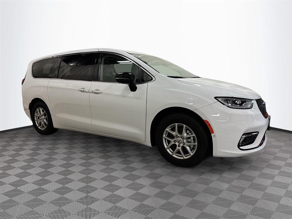 new 2024 Chrysler Pacifica car, priced at $43,539