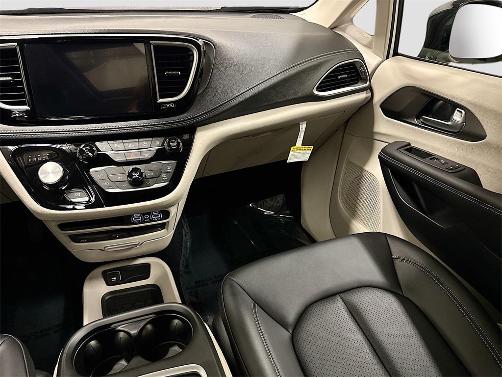 new 2024 Chrysler Pacifica car, priced at $43,539