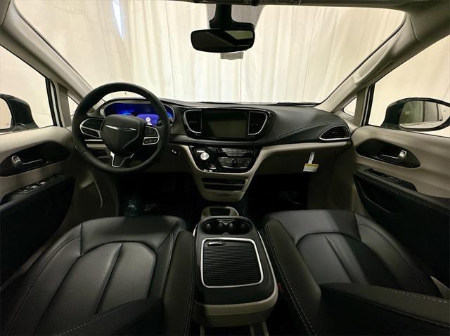 new 2024 Chrysler Pacifica car, priced at $43,555