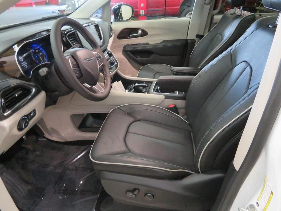 new 2024 Chrysler Pacifica car, priced at $51,461