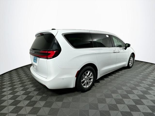 new 2024 Chrysler Pacifica car, priced at $44,555