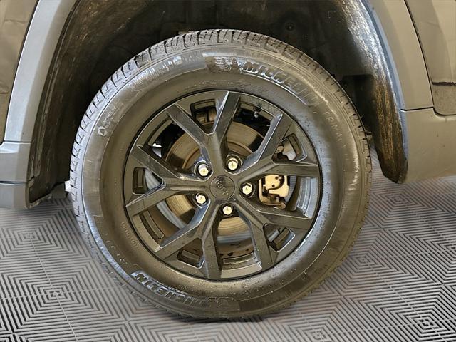 used 2024 Jeep Grand Cherokee car, priced at $35,992