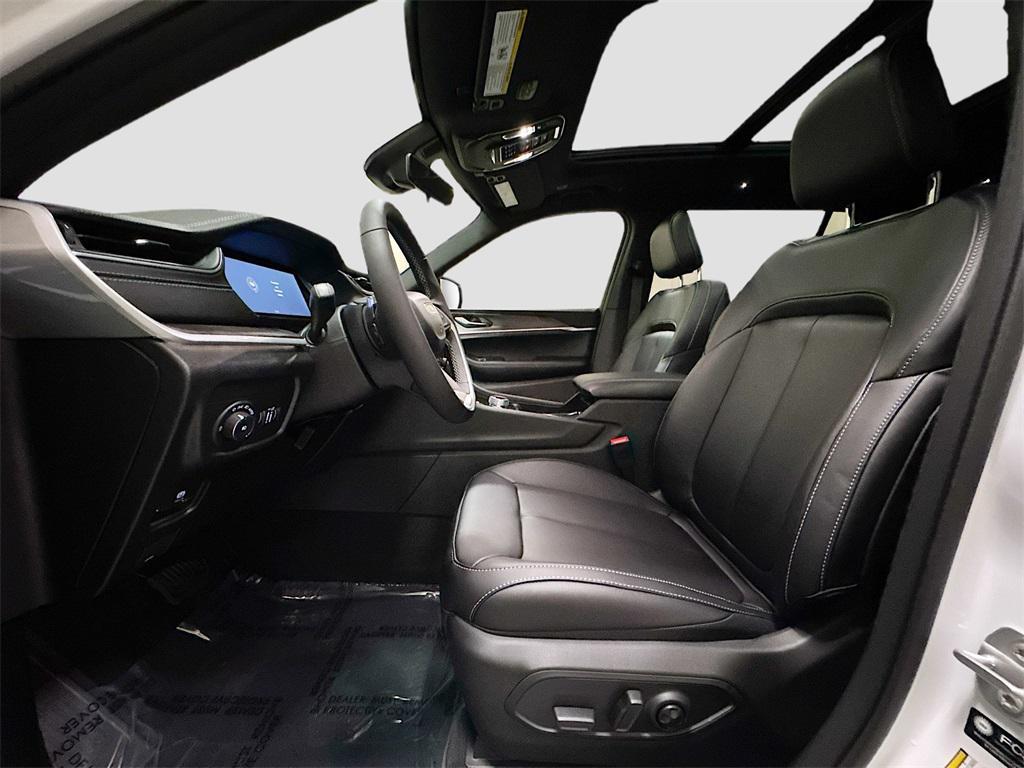 new 2025 Jeep Grand Cherokee L car, priced at $51,266