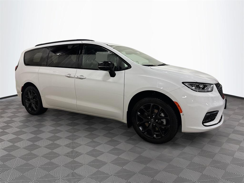 new 2026 Chrysler Pacifica car, priced at $54,482