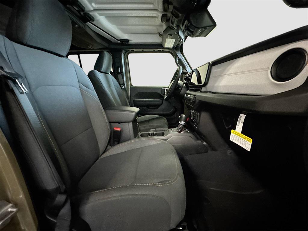new 2025 Jeep Wrangler car, priced at $47,170