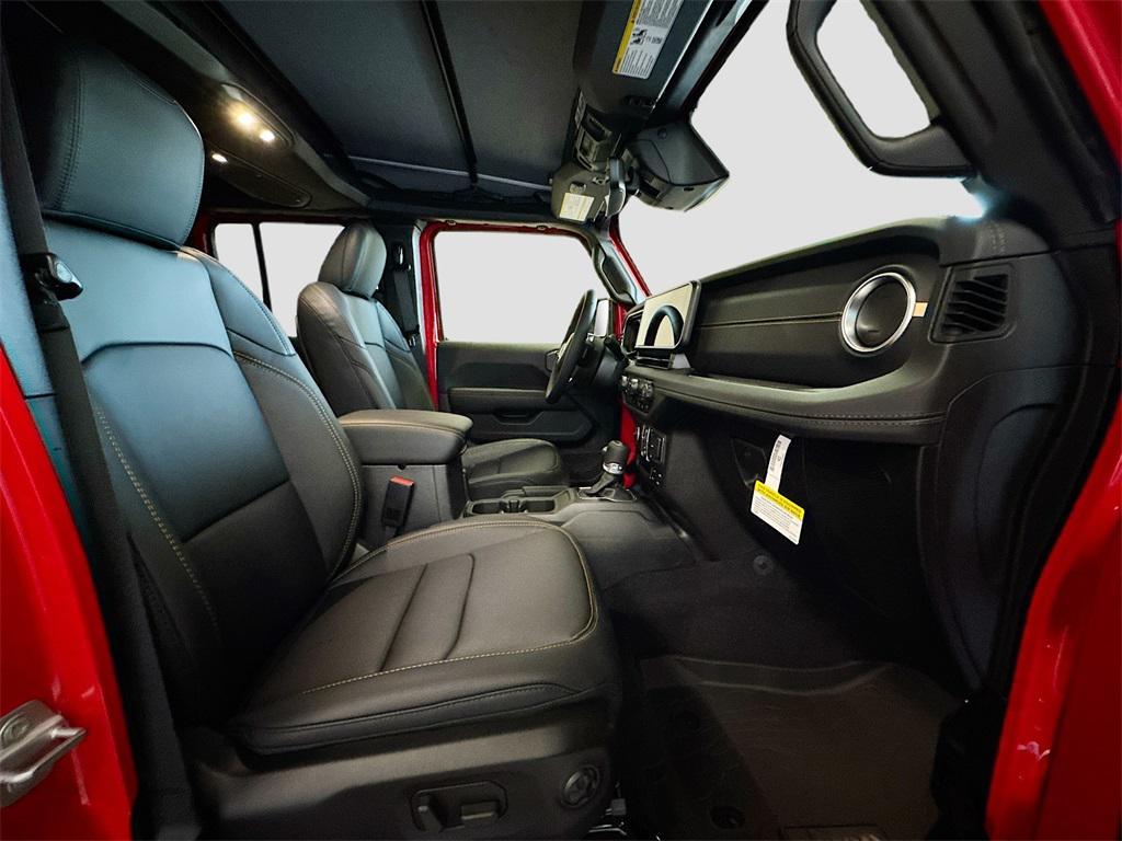 new 2025 Jeep Wrangler car, priced at $51,058
