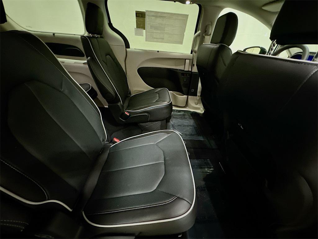 new 2024 Chrysler Pacifica car, priced at $43,456
