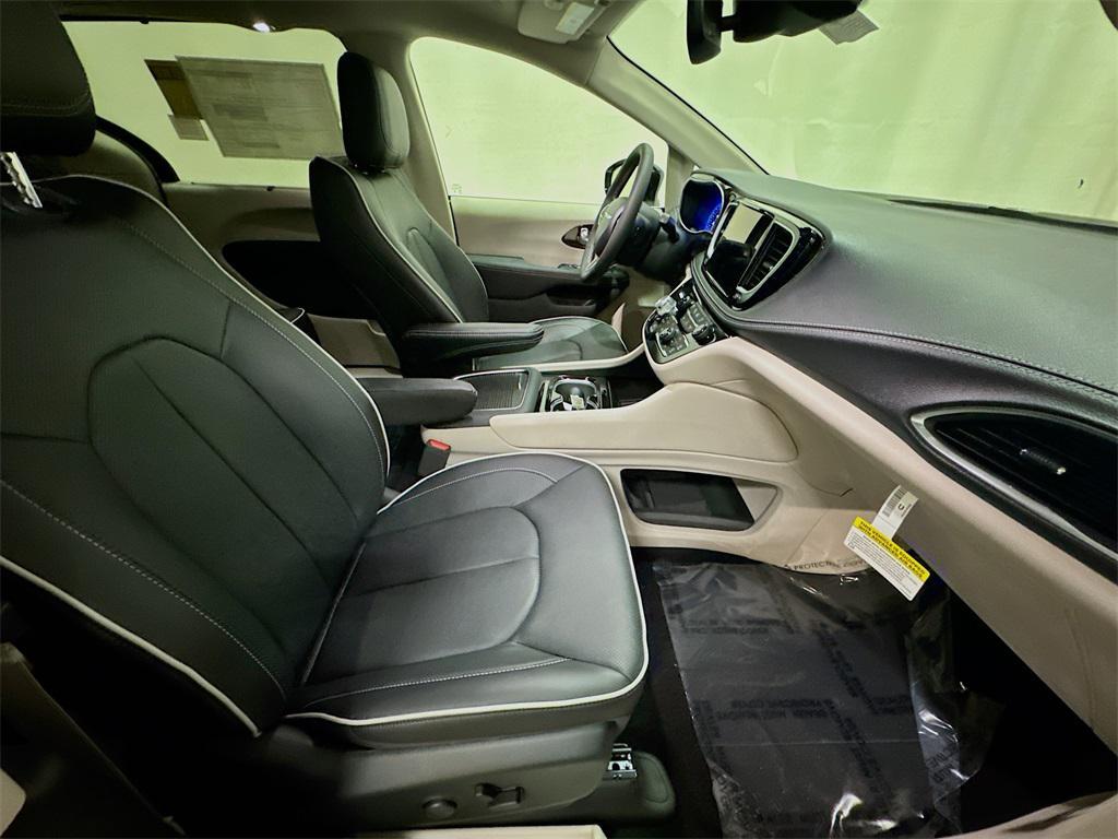 new 2024 Chrysler Pacifica car, priced at $43,456