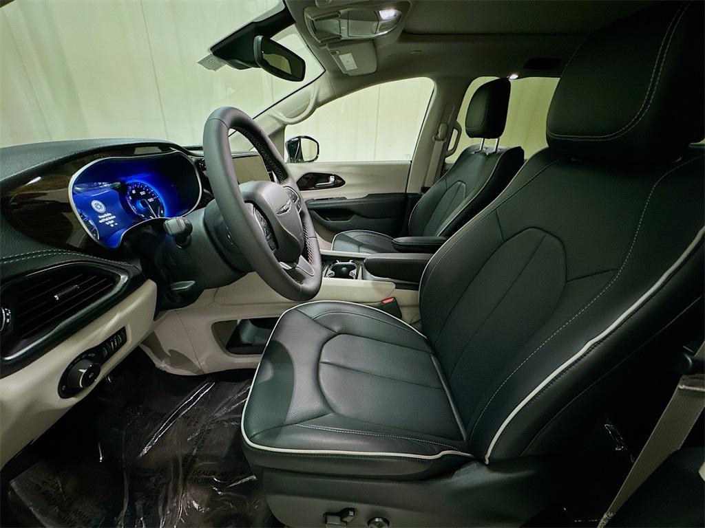 new 2024 Chrysler Pacifica car, priced at $43,456