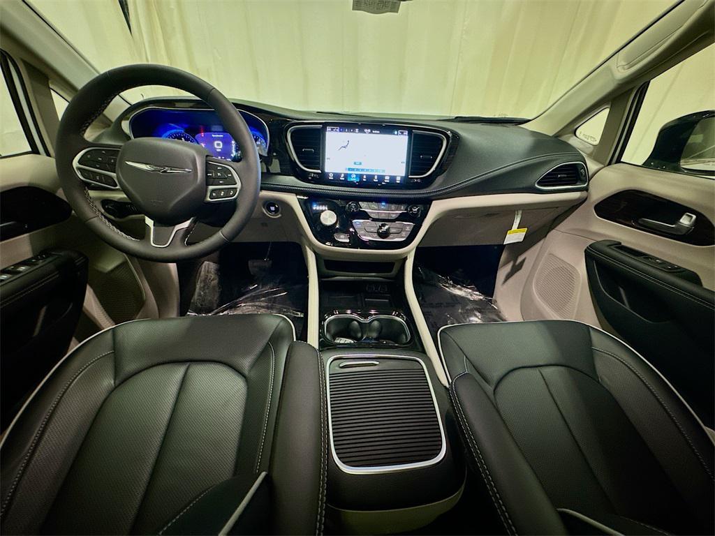 new 2024 Chrysler Pacifica car, priced at $43,456