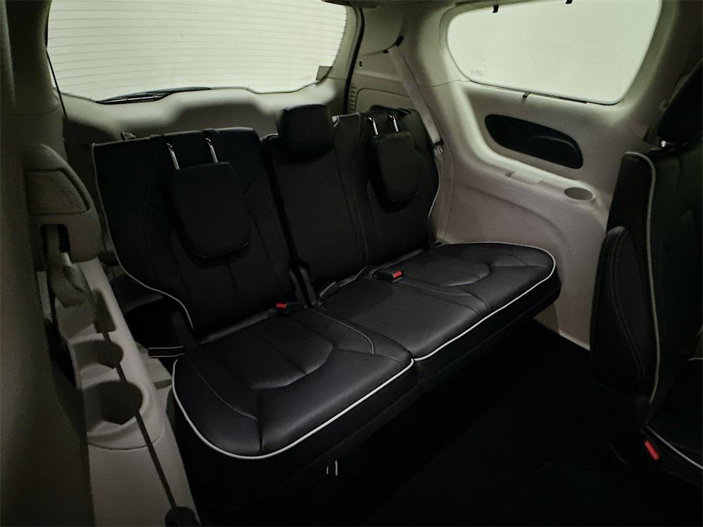 new 2024 Chrysler Pacifica car, priced at $43,456