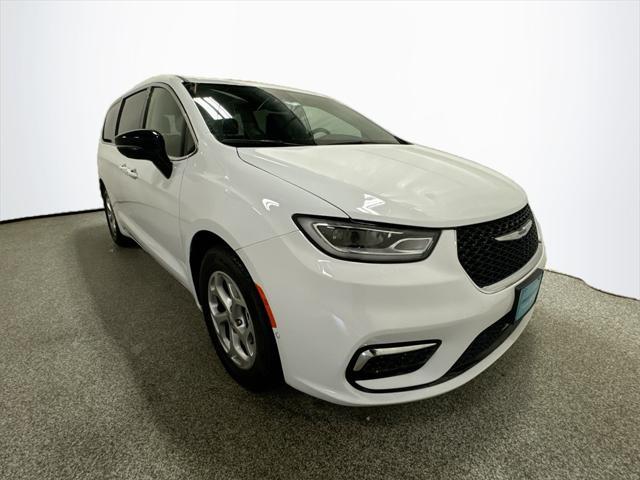 new 2024 Chrysler Pacifica car, priced at $47,218