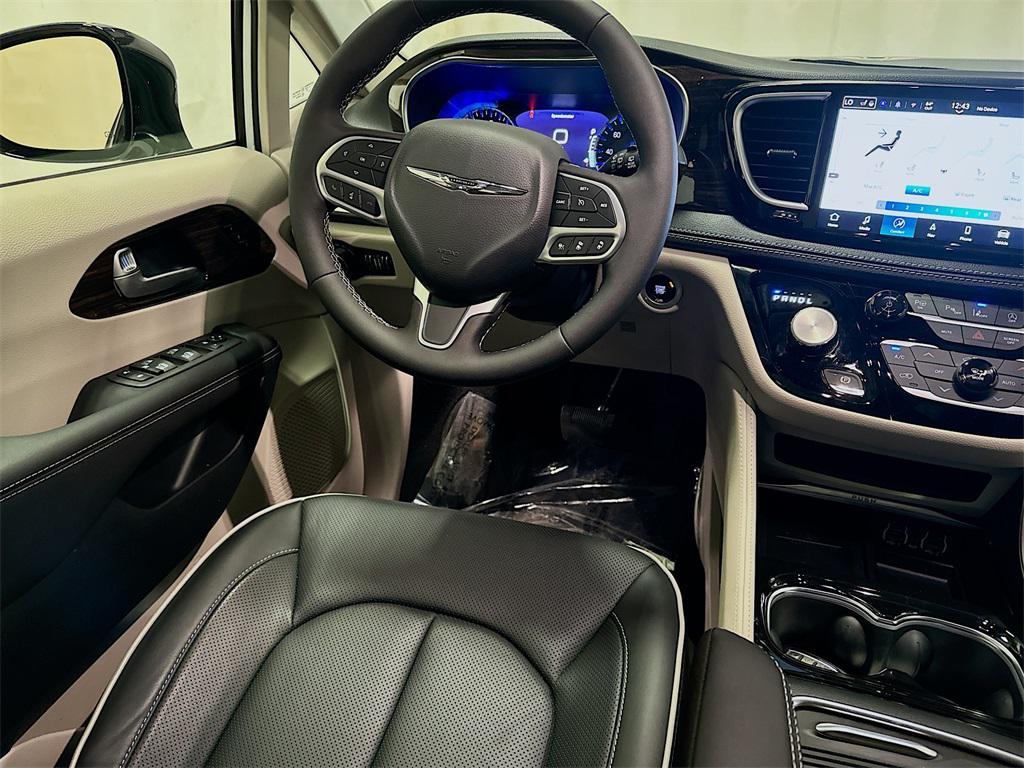 new 2024 Chrysler Pacifica car, priced at $43,456