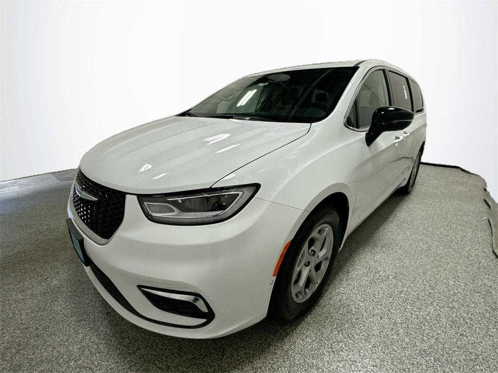 new 2024 Chrysler Pacifica car, priced at $43,456