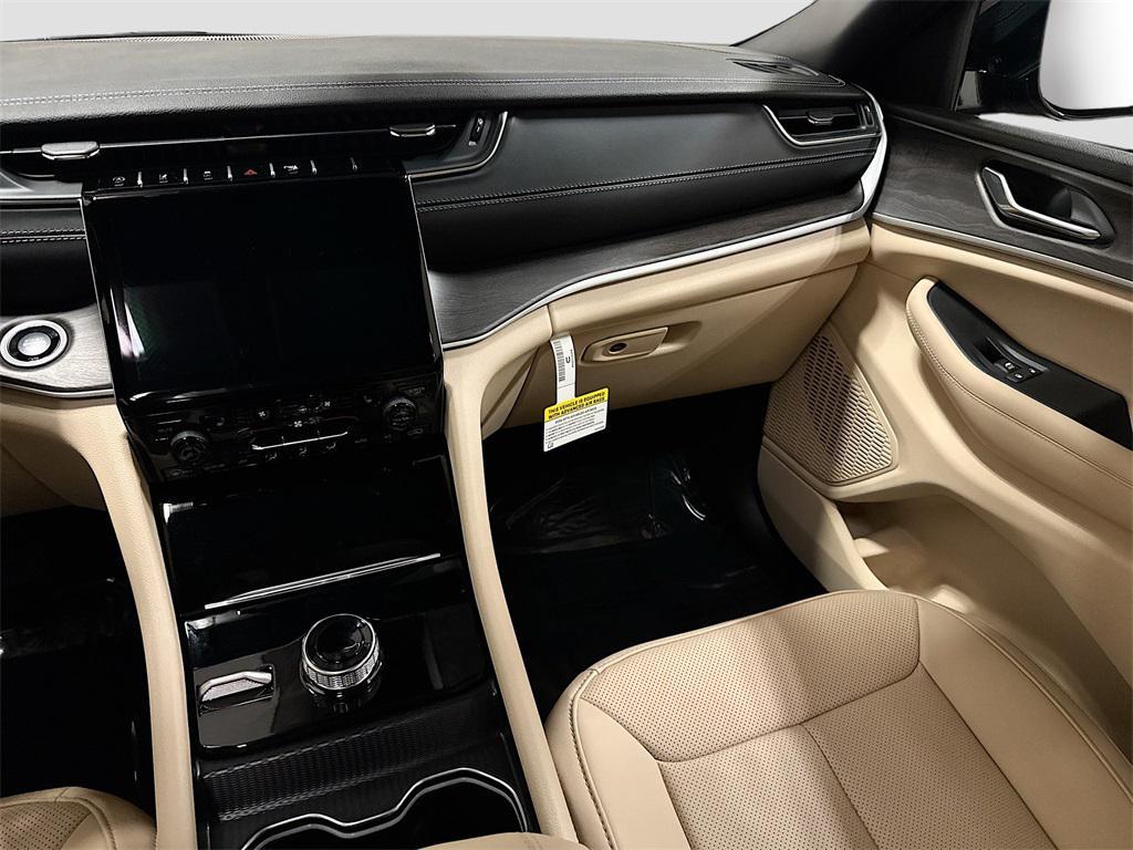 new 2025 Jeep Grand Cherokee car, priced at $47,783