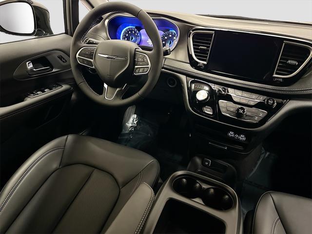 new 2025 Chrysler Pacifica car, priced at $45,336