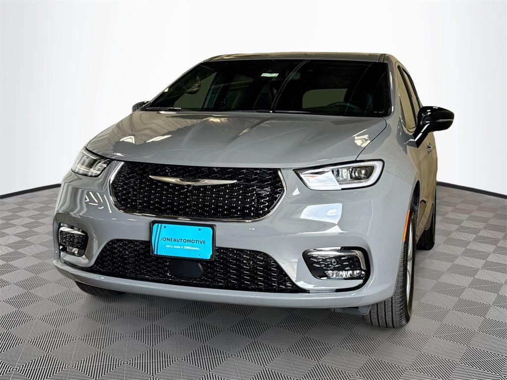 new 2025 Chrysler Pacifica car, priced at $41,748