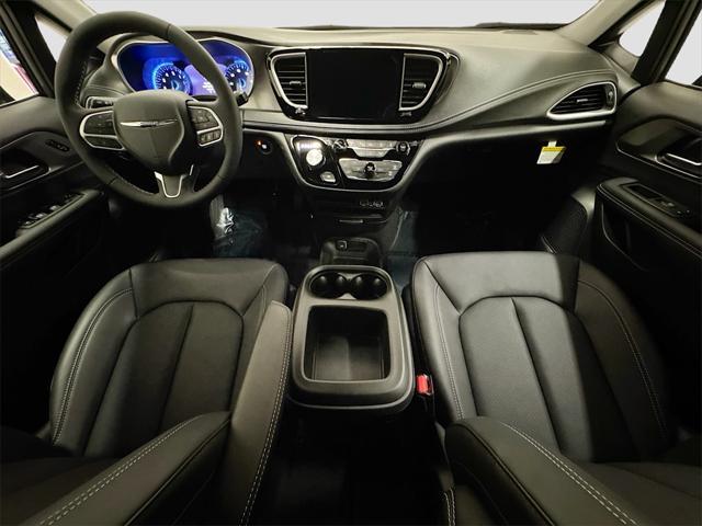 new 2025 Chrysler Pacifica car, priced at $45,336