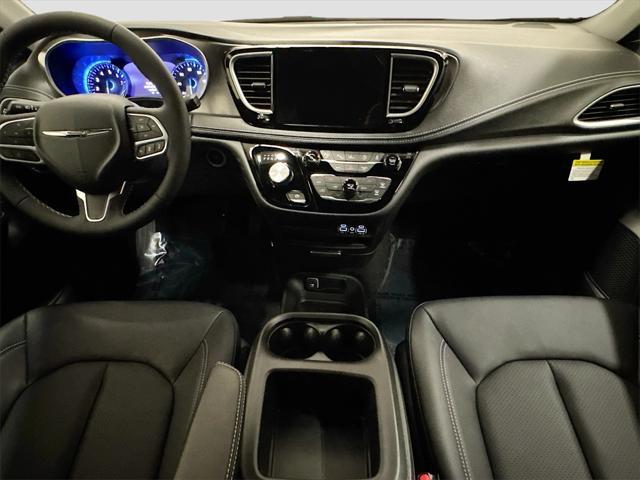 new 2025 Chrysler Pacifica car, priced at $45,336