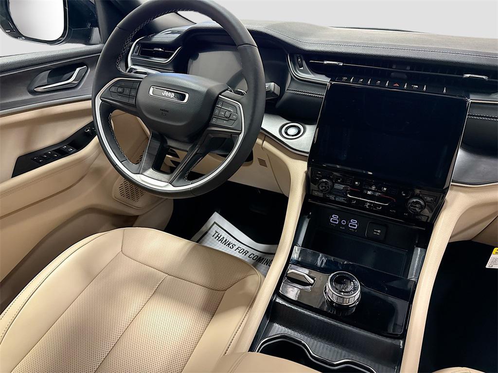 new 2025 Jeep Grand Cherokee car, priced at $47,851