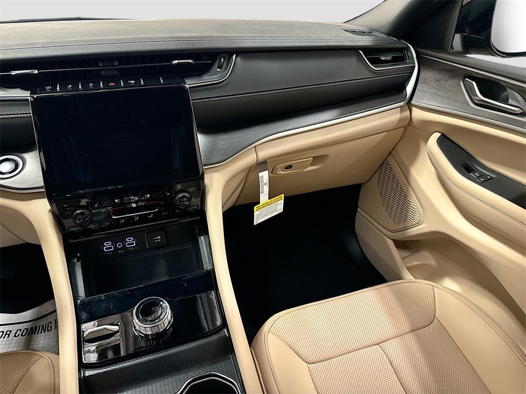 new 2025 Jeep Grand Cherokee car, priced at $47,851