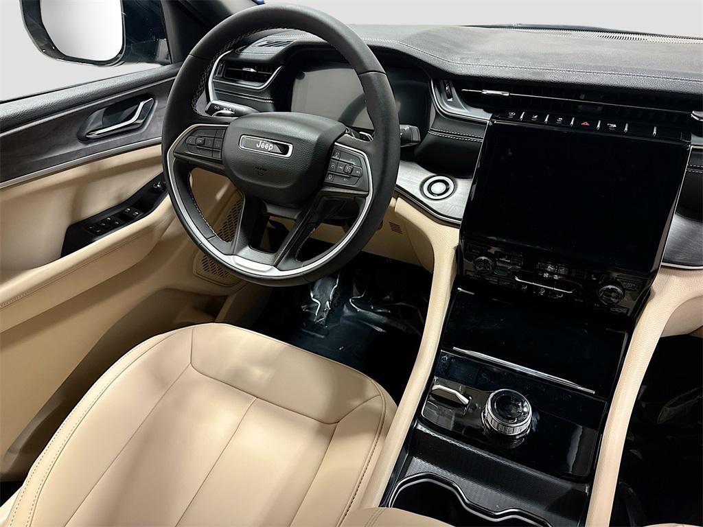 new 2025 Jeep Grand Cherokee L car, priced at $42,800